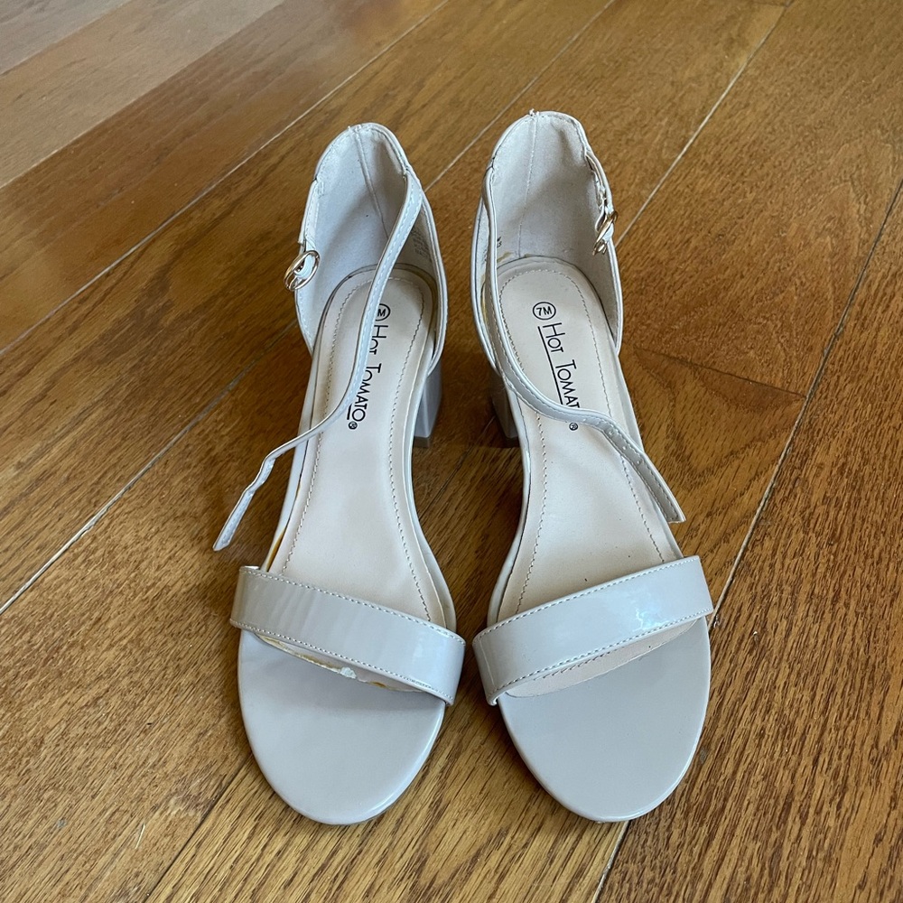 Hot Tomato Women's Nude Low Heels Size 7